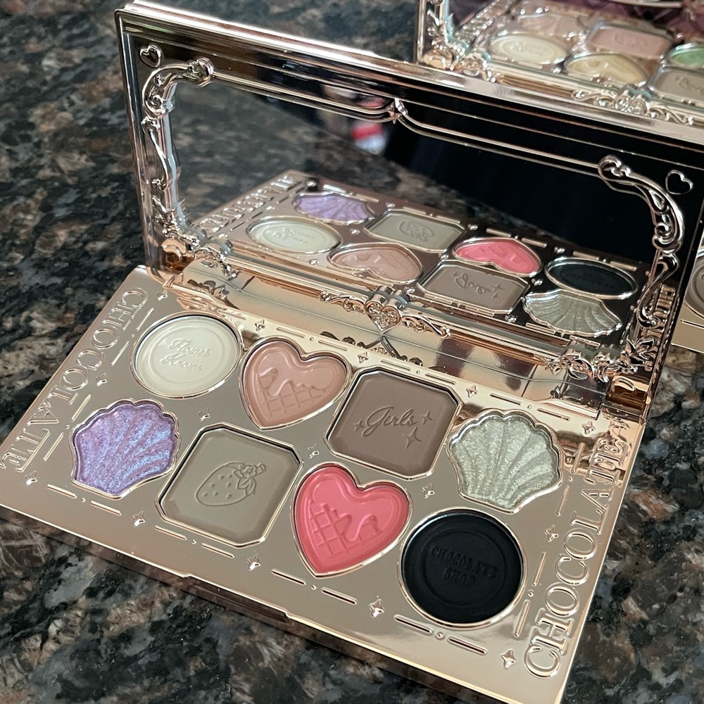 Flower Knows eyeshadow palettes [witch boutique and young shepherdess]